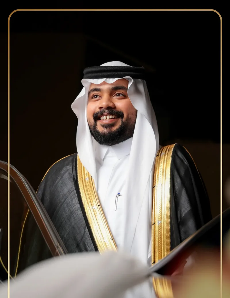 بورتريه قريب للعريس بإضاءة ناعمة — تصوير زواجات في جدة بعدسة معتز ساتي